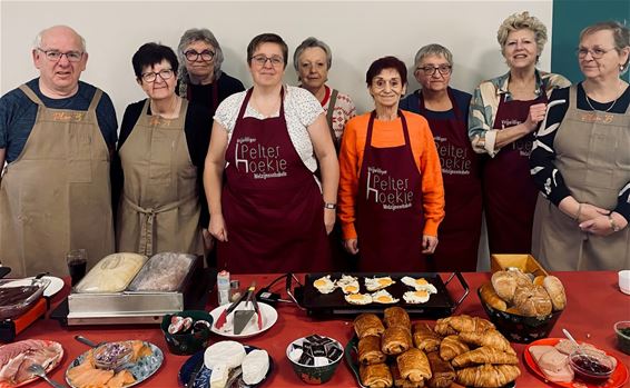 Kerstpelt brengt mensen samen rond de feesttafel - Pelt