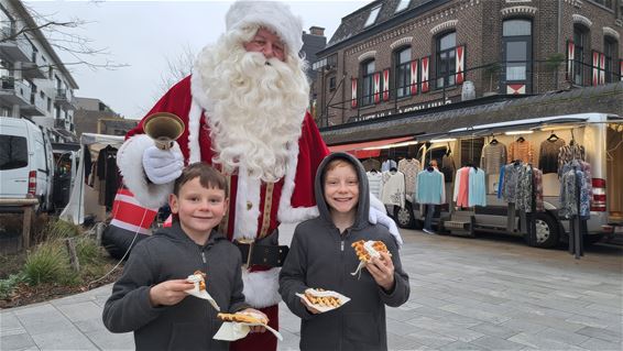 Kerstsfeer op de zaterdagmarkt - Pelt