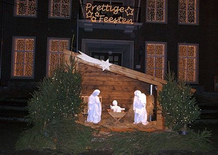 Kerststal vóór het gemeentehuis - Overpelt