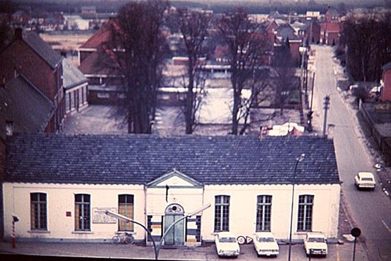 Kijk en vergelijk: het 'witte schooltje' - Lommel