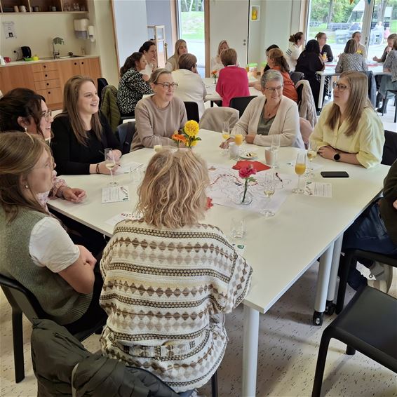 Kinderbegeleiders in de bloemetjes gezet - Hamont-Achel