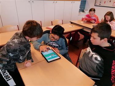 Kinderen aan de slag met bibsterspel - Beringen