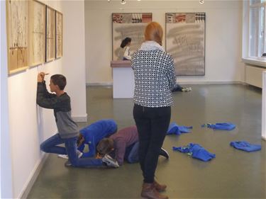 Kinderen bezoeken expo Schrift - Beringen
