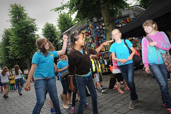 Kinderen huldigen 'liefdesnest' in - Lommel