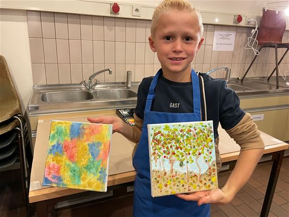 Kinderen maken kunst samen met (groot)ouder - Beringen