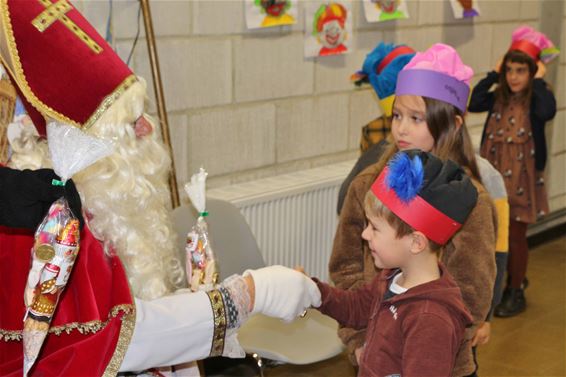 Kinderen ontroeren Sinterklaas - Beringen