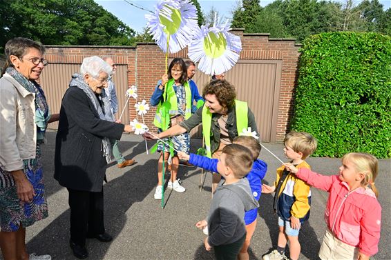 Kinderen Picardschool vieren 100-jarige Margriet - Beringen