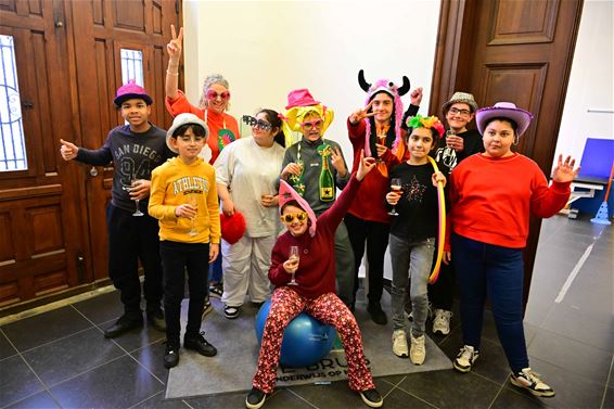 Kinderen vieren carnaval in Paal - Beringen