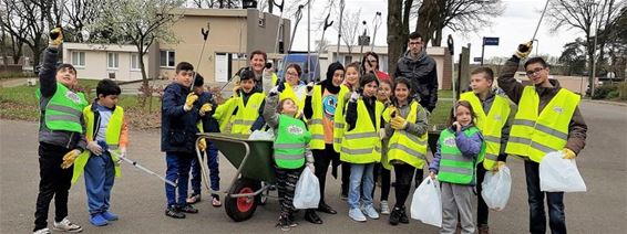 Kinderen werken samen aan een propere wijk - Beringen