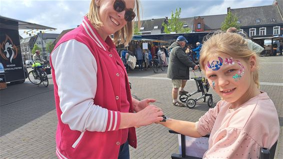 Kindergrime op de wekelijkse donderdagmarkt - Pelt