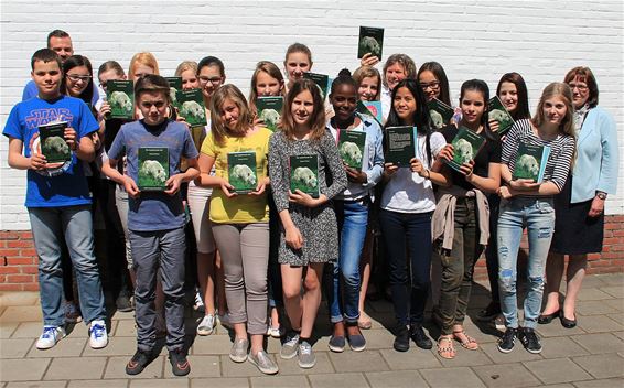 Klassen schreven boek en gedichtenbundel - Neerpelt