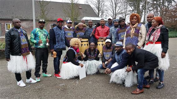 Kleurrijk spektakel ter herdenking overledene - Lommel