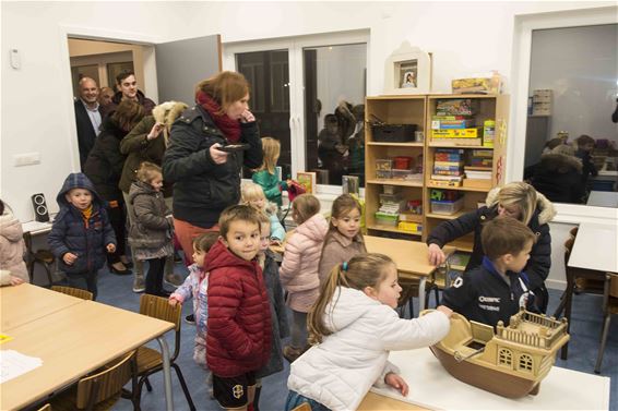 Kleuters dolenthousiast over nieuw klaslokaal - Beringen