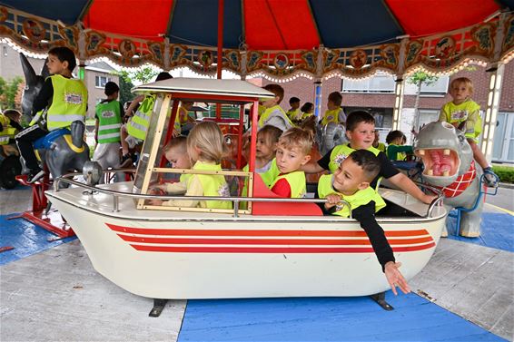 Kleuters gratis op de paardenmolen - Beringen