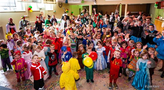 Kleuters Grote Heide vieren carnaval - Neerpelt