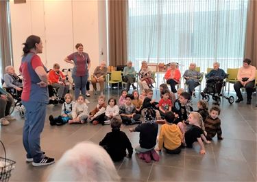 Kleuters op bezoek in Kapittelhof - Lommel