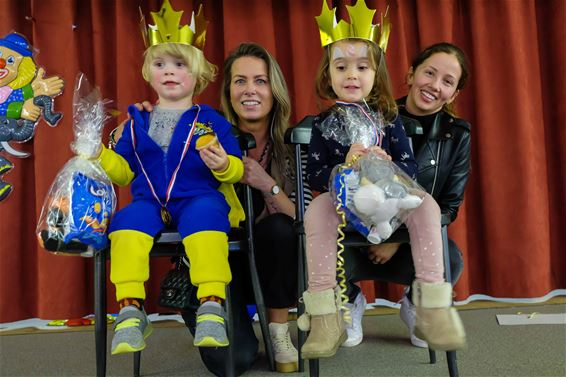 Knotsgek carnavalbal bij Gezinsbond Koersel - Beringen