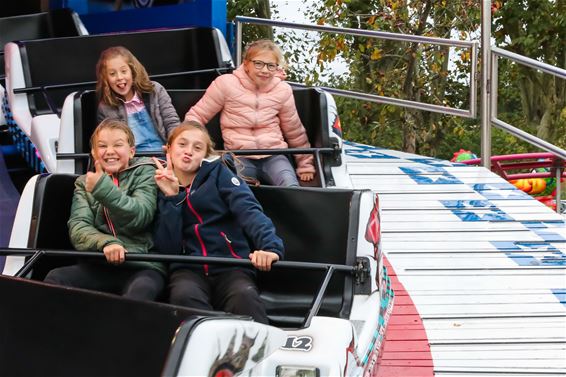 Koersel kermis valt in het water - Beringen