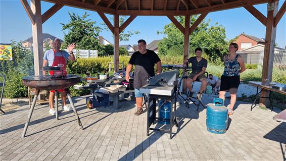 Kolis viert 20ste buurtbarbecue in gezellige sfeer - Pelt