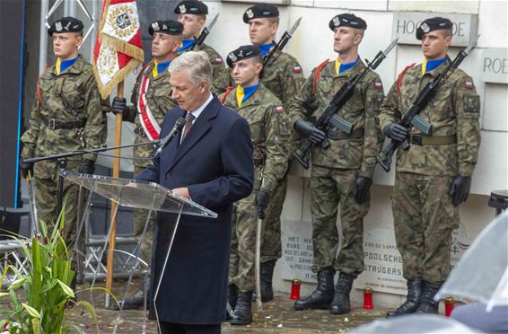 Koning op herdenking Pools militair kerkhof - Lommel