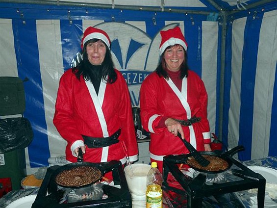 Koppen lopen op de kerstmarkt - Hechtel-Eksel