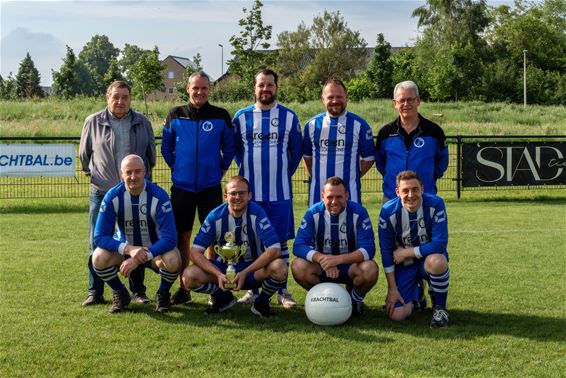 Krachtbalclub Overpelt wint de beker van Limburg - Pelt