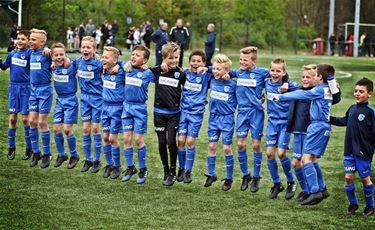 KRC Genk en Voetbalito helpen spelertjes KVK - Beringen