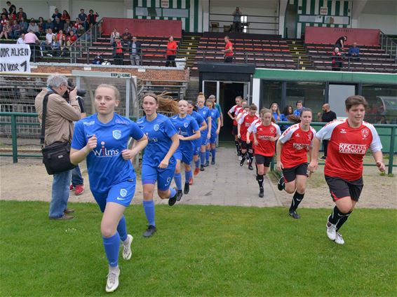 KRC Genk Ladies C winnen Beker van Limburg - Beringen