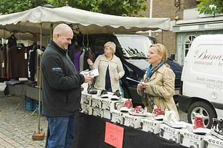 Kringloopwinkel haalt spullen op - Hamont-Achel