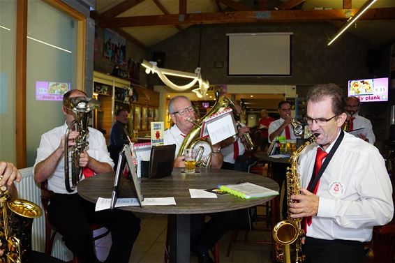 Kroegentocht fanfara Onder Ons - Beringen