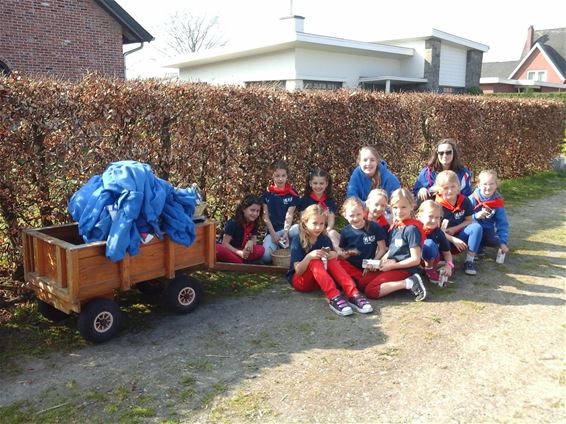 KSA onderweg met paaseitjes - Neerpelt