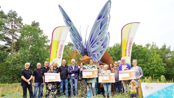 KWB Kattenbos schenkt 10.000 euro aan goede doelen - Lommel