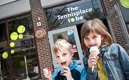 Laat pa en ma maar tennissen... - Lommel