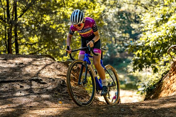 Laura Verdonschot stopt vervroegd met veldrijden - Lommel