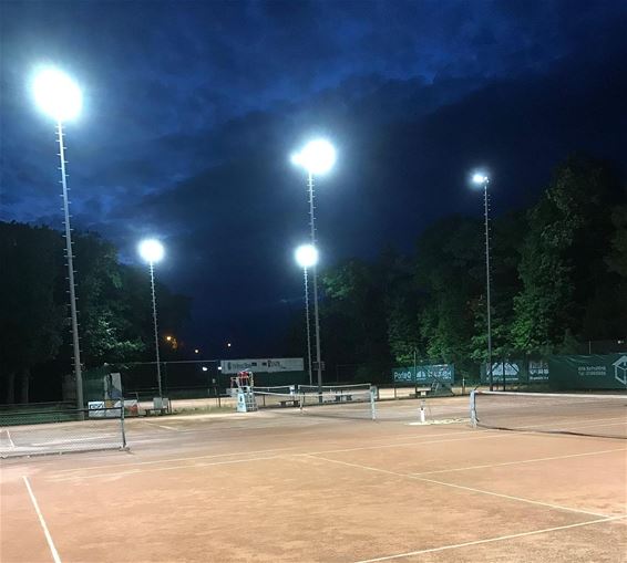 LED-verlichting voor tennisclub Metallic - Pelt