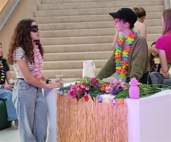 Leerlingen Agnetencollege  voeren toneelspel op - Peer