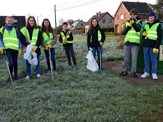 Leerlingen maken Paal zwerfvuilvrij - Beringen