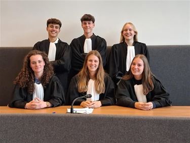 Peer - Leerlingen naar de rechtbank