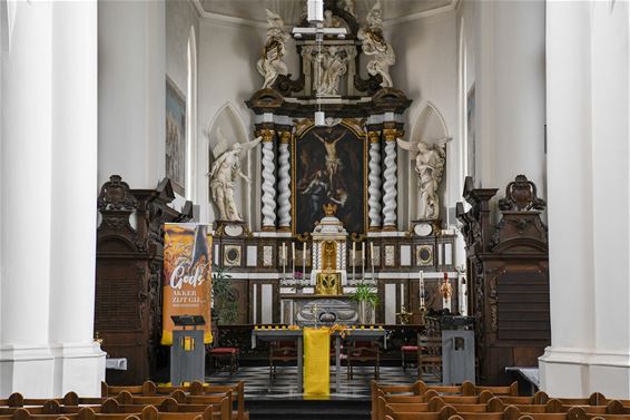 Lege kerk voor Pasen - Beringen