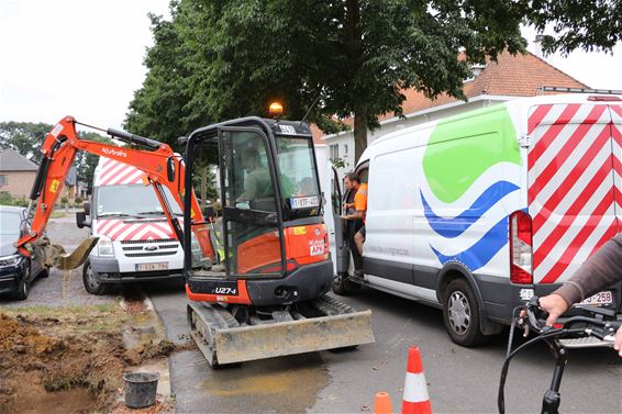 Lek in waterleiding onder de Asbergstraat - Beringen