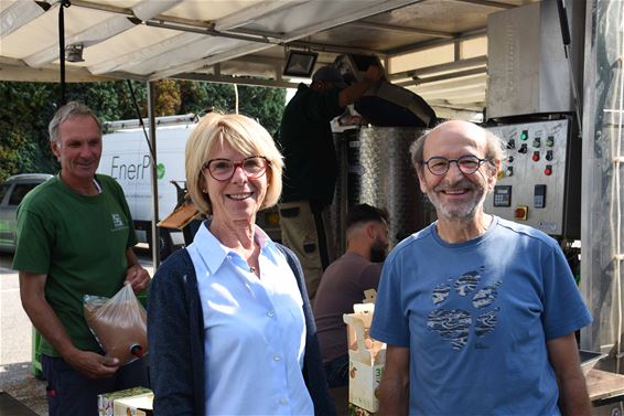 Lekker vers appelsap dankzij de sapmobiel - Beringen