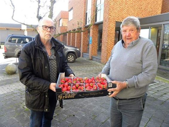 Lekkere aardbeien voor WZC Ocura - Beringen