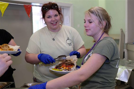 Lekkere kebabdag chiromeisjes Stal - Beringen