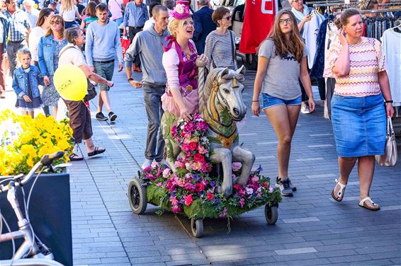 'Lentedeals' onder stralende zon en met véél volk - Lommel