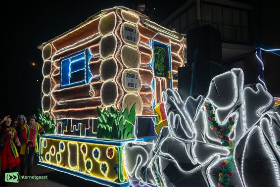 Lichtstoet De Bollekes trekt door Opglabbeek - Oudsbergen