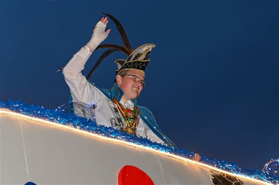 Prins Kenny zwaait scepter over lichtstoet - Lommel