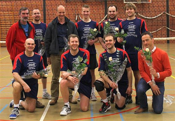 Liefhebbersvolley: club Centrum kampioen - Lommel