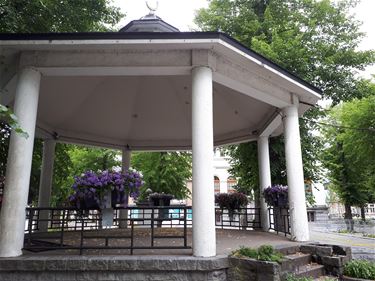 Lindebomen, teuten en de kiosk - Lommel