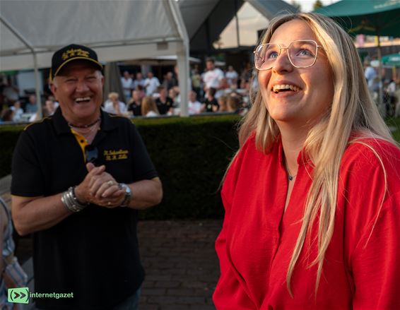 Peer - Lindsey Hermans schiet hoofdvogel af in Lille