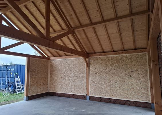 Linkerwand Ovenbuur staat er - Bocholt